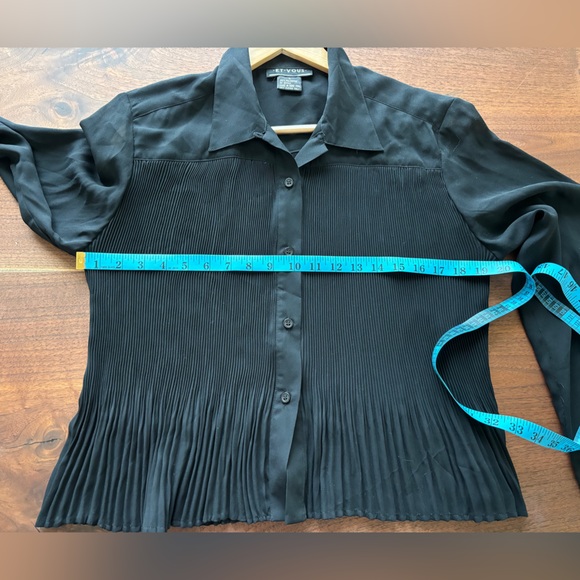 ET Vous Flowy Vintage Black Button-down, Size L - Picture 4 of 5